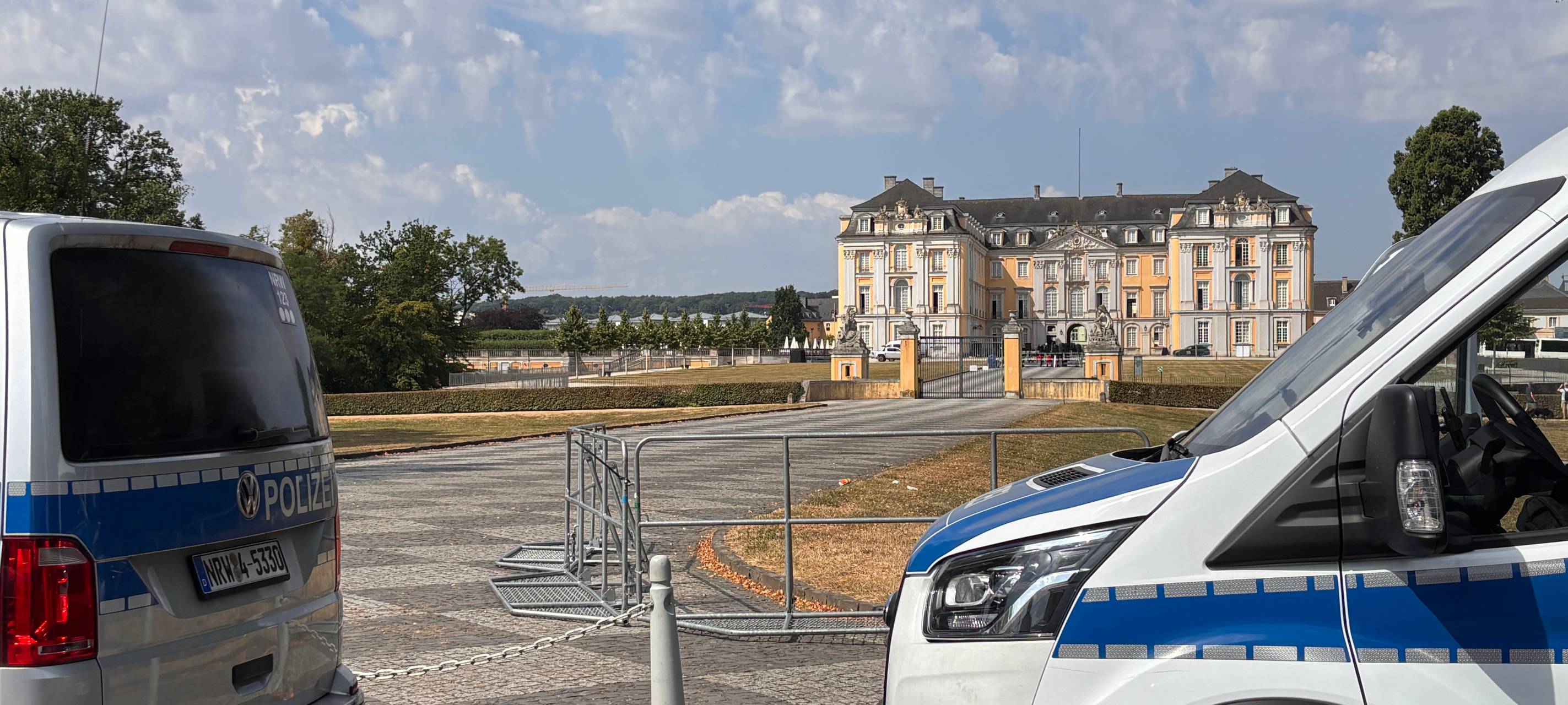 Brühl: Merz-Besuch sorgt für massive Absperrungen
