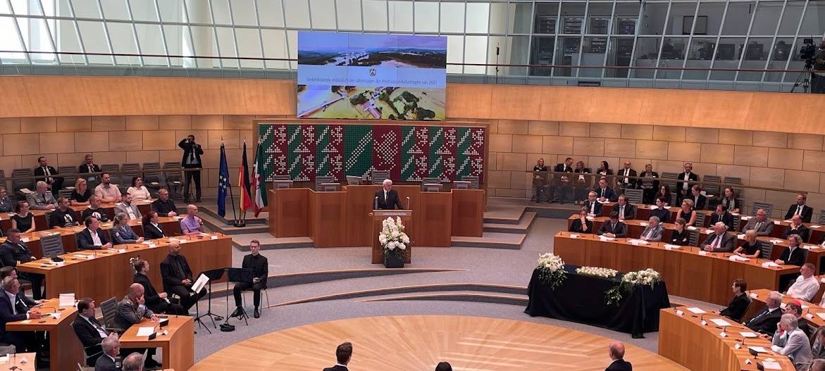 Bundespräsident Steinmeier gedenkt im Landtag der Opfer der Flutkatastrophe