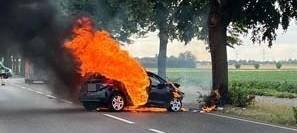 Kerpen: Auto brennt aus