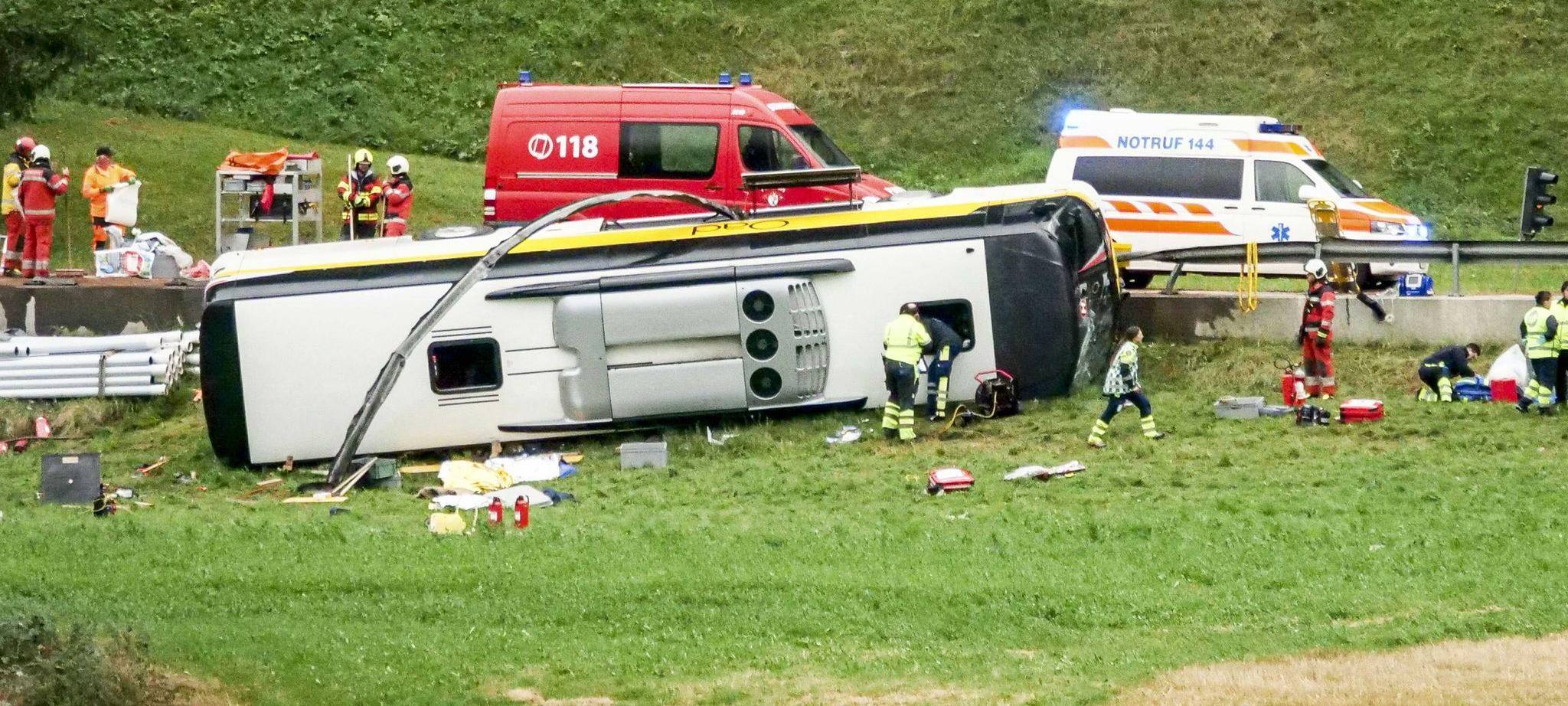 Fünf Tote bei Busunfall in der Schweiz