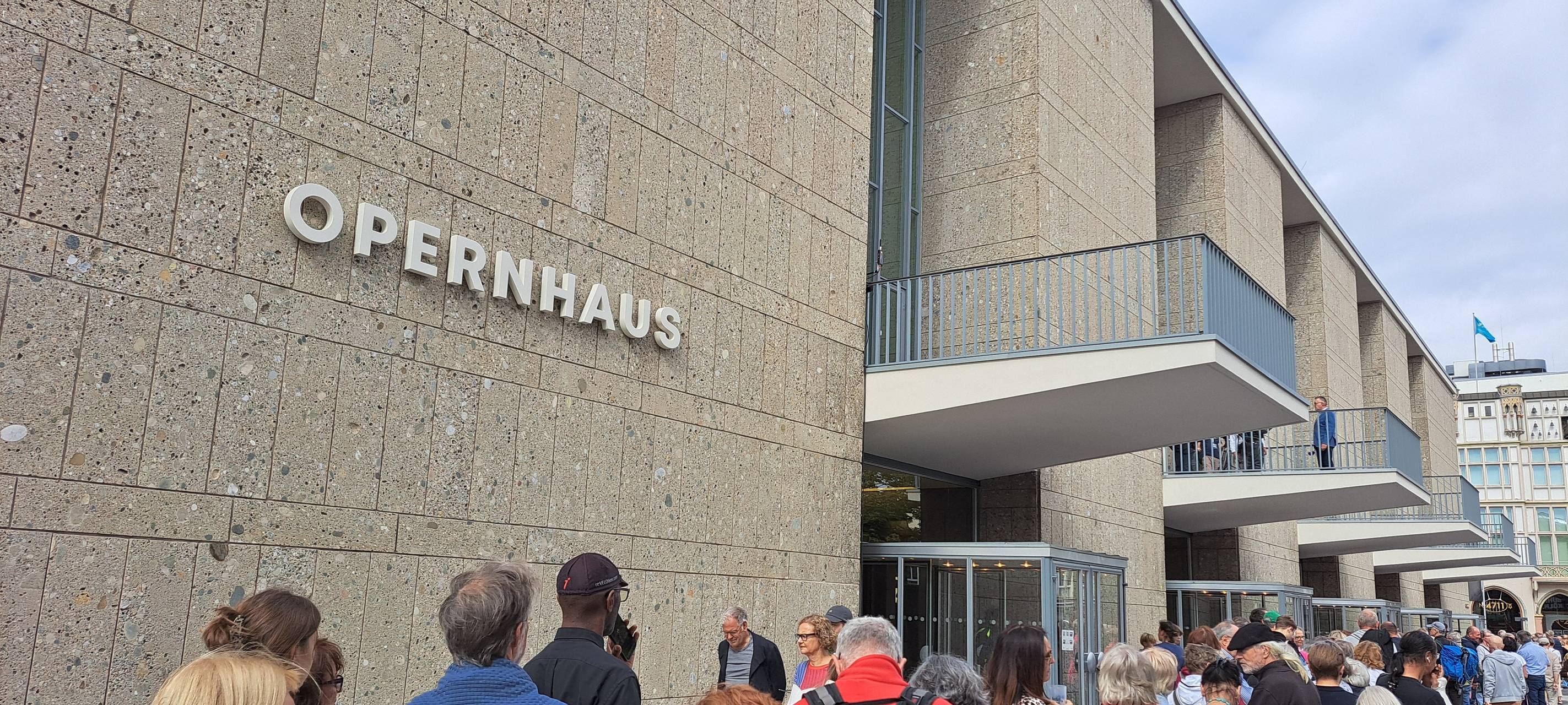 Köln eröffnet Bühnen am Offenbachplatz
