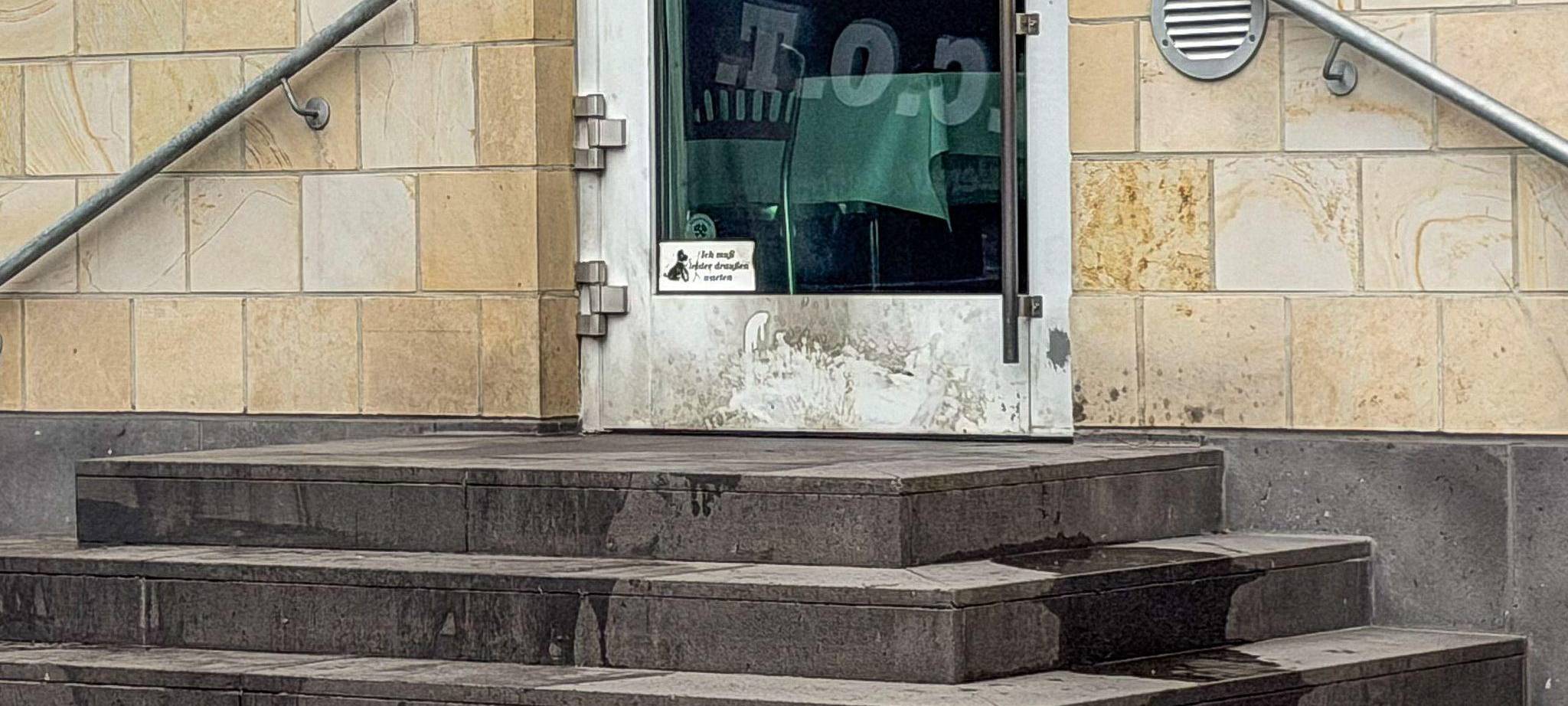 Feuer an Nebeneingang von Synagoge Wuppertal gelegt