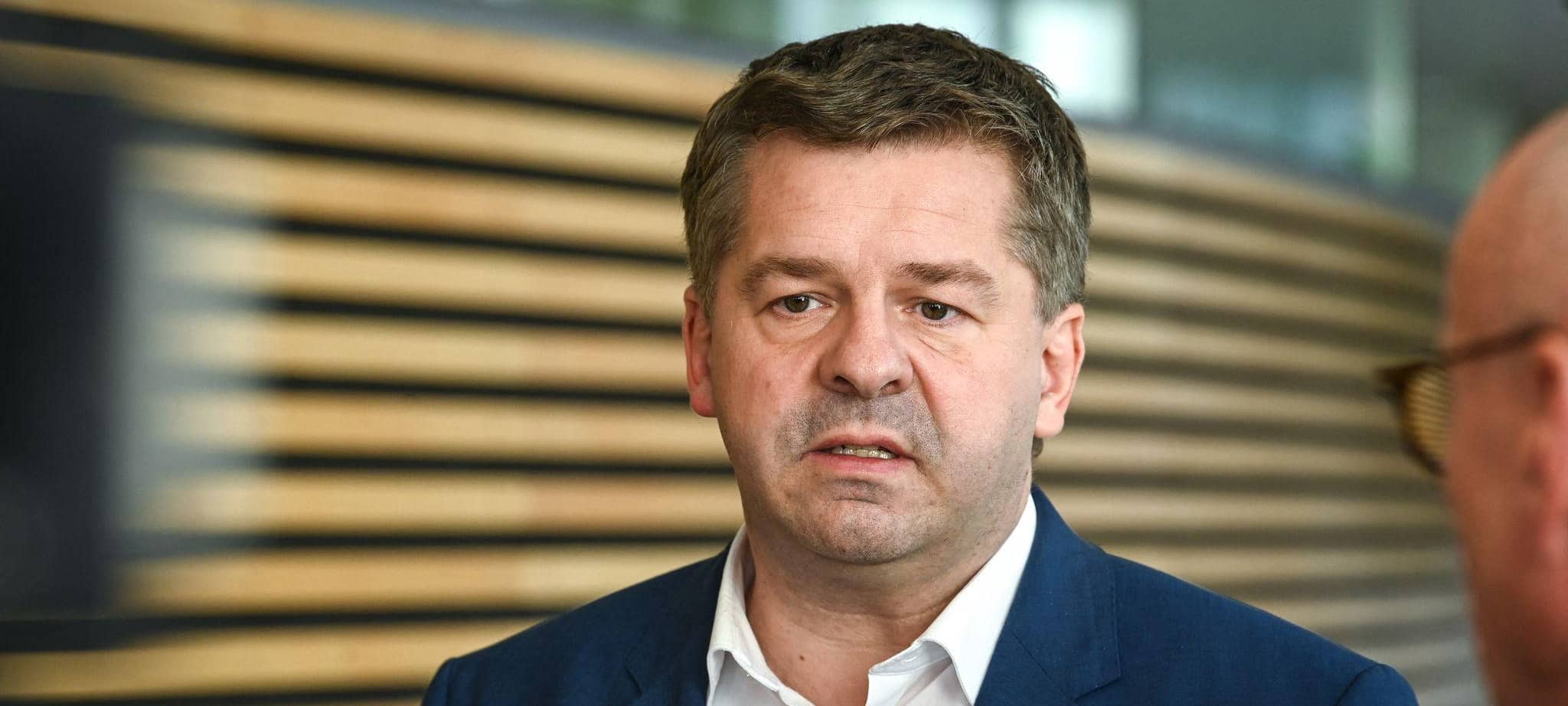 Sven Schulze spricht nach CDU-Fraktionsversammlung vor der Presse