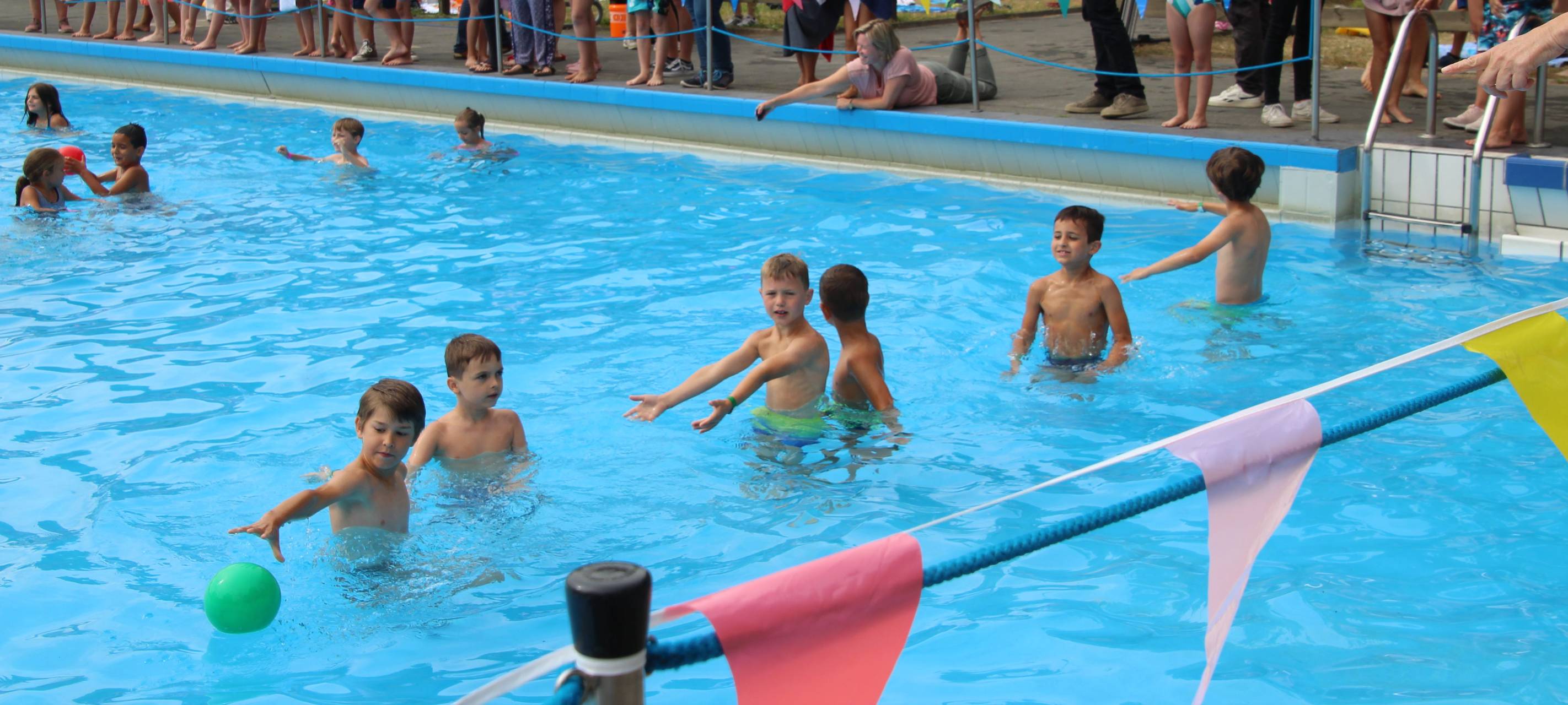Kierdorfer Grundschüler können schwimmen